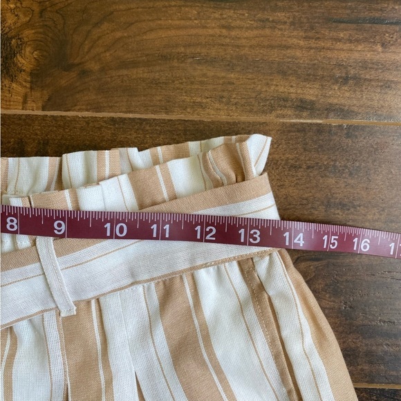 Alya white and tan striped high waisted tie front shorts size medium paperbag - Picture 5 of 7